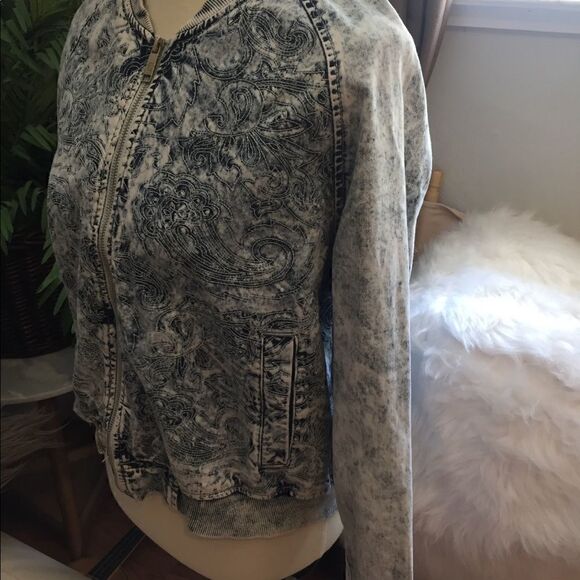 CottonOn Full Zip Long Sleeve Paisley Design Denim Jacket Size 10-NWOT - Picture 7 of 8